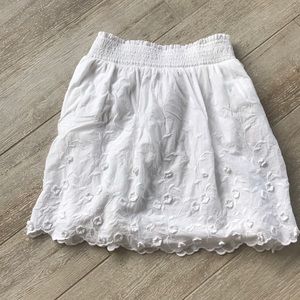 Skirt white with embroidery and embellishments